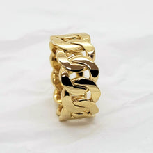 Load image into Gallery viewer, women&#39;s and men&#39;s chain ring in 14k and 18k gold
